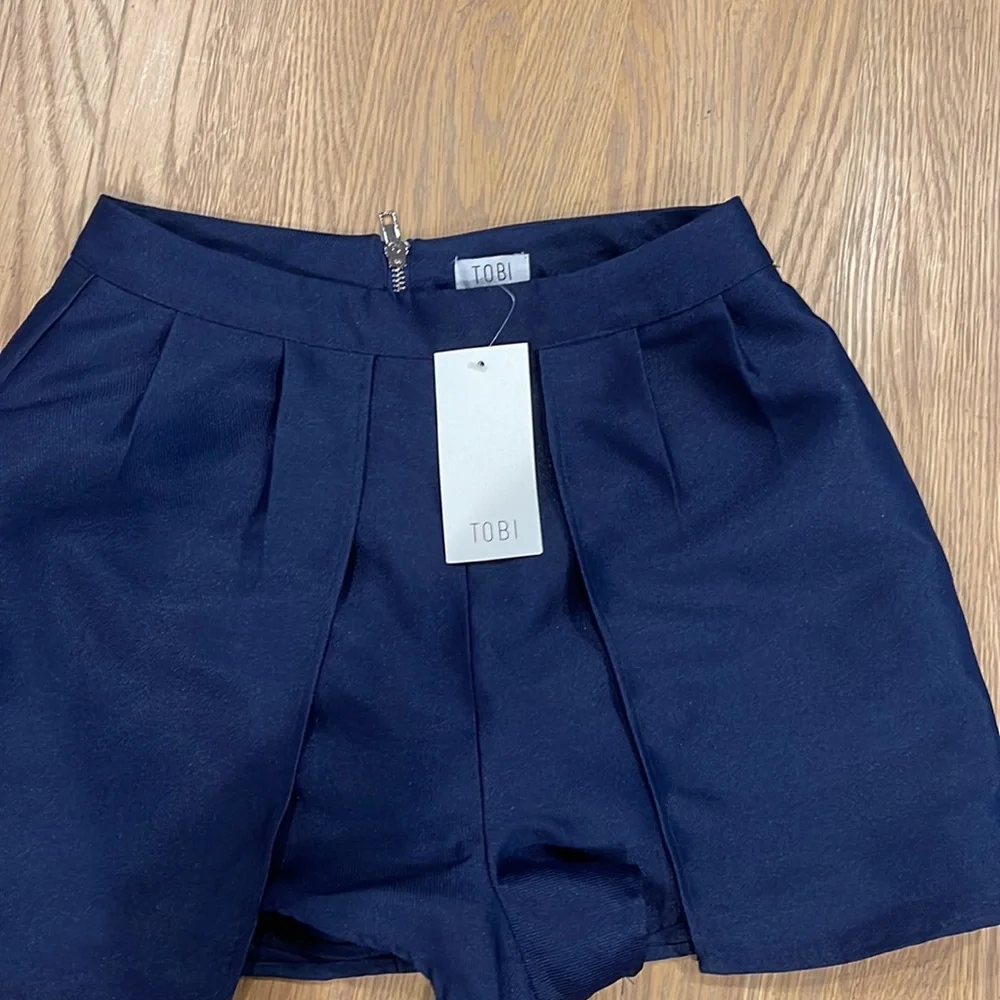 TOBI NAVY SKORT
